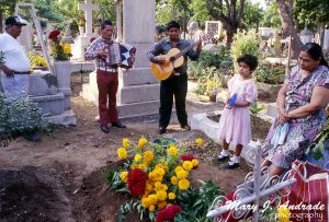 Vigil at the cemetery of Salina Cruz, Rehuantepec, Oaxaca.