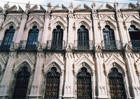 Estilo arquitectónico de uno de los edificios centrales de Jerez
