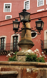 Estilo de faroles en el centro histórico de Zacatecas
