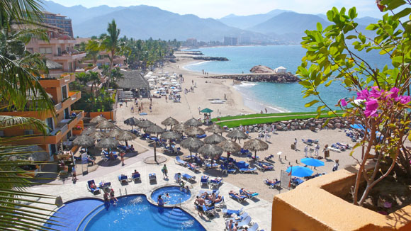 Hoteliers hope to see more vacationers on Mexico’s beaches